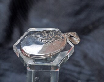 Vintage Silver Engraved Oval Photo Locket