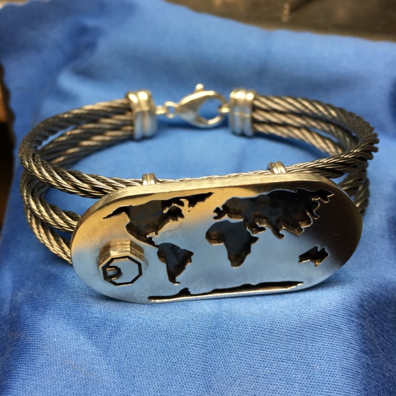 World Map bracelet in sterling silver and stainless steel cable. World traveler bracelet. Unisex. Traveling bracelet