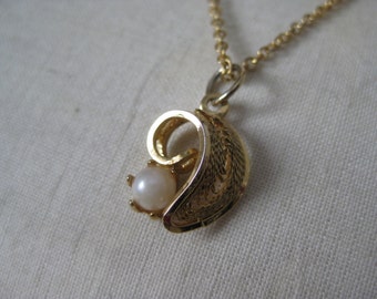 Gold Pearl Filigree Necklace Vintage Pendant