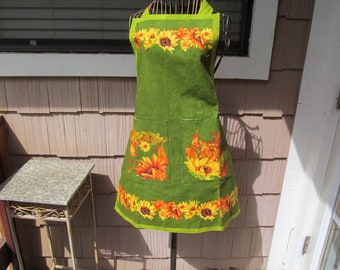 Apron featuring sunflowers, catails and more , two pockets each side, Reversable Apron, floral print, cotton washable