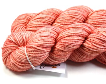 Fuzzy Peach--hand dyed worsted weight, merino superwash (218yds/100gm)