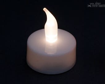 LED-Teelicht mit weißer Flamme