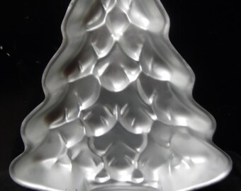 Christmas Tree cake pan by Wilton