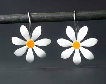 White Daisy Earrings, Flower Earrings, Enamel Jewelry, Handmade Earrings, Flower Jewelry, Spring Earrings, Gift for Her, White Daisies