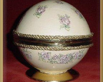 Ostrich Egg Powder Box