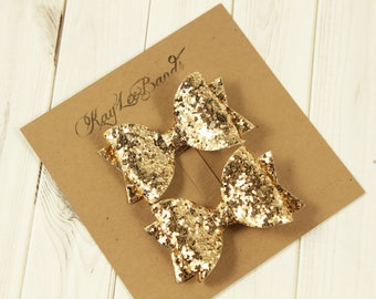 Gold pigtail bows. Gold hairbows. Glitter hairbows. Pigtail bow set. Pigtail hairbows. Glitter bows. Hair clip barrette.