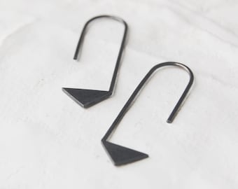 Triangle thread earrings // black pointy earring // graphic jewelry // Pointy earrings