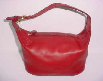 Vintage Coach Soho Hobo red Leather Shoulder hand Bag .
