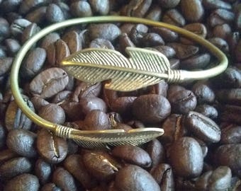 Feather brass bracelet (gold color)