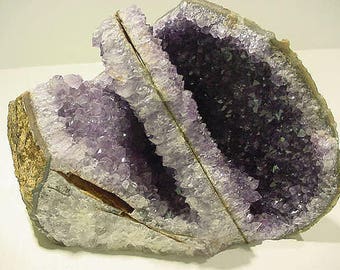 Stunning Double Twin Amethyst Crystal Point Geode cut base Uraguay Amethyst Decor Collectible Meditation 17T112