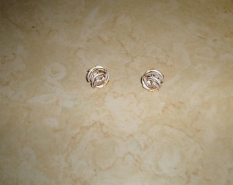 vintage clip on earrings goldtone white enamel leaf swirl
