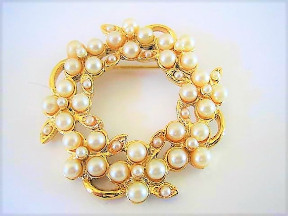 Faux Pearl Brooch, Brushed Gold Wreath, Wedding Bouquet, Vintage Wedding Pin