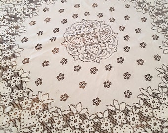 Vintage Crochet Tablecloth / Round lace Tablecloth, vintage linens, vintage lace