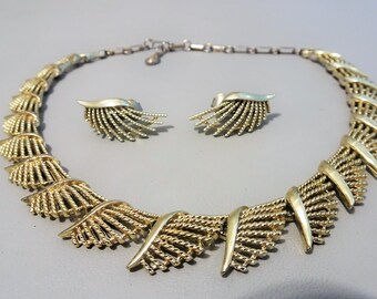 Signed CORO - Demi Parure - gold tone necklace and earrings - 1950/60s - vintage jewelry - gift for woman