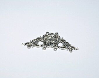 BR369 - 1 large charm in silver
