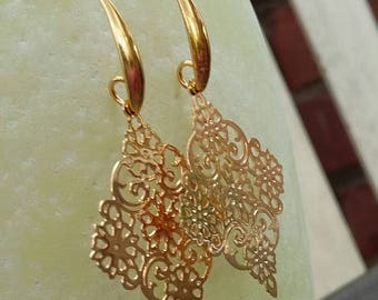 Delicate mandala earrings, gold, mandala earrings, mandala earring, Boho jewelry, Boho style, earrings Boho gold, Earrings gold Oriental