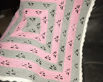 Radiating Dragonflies Throw Blanket