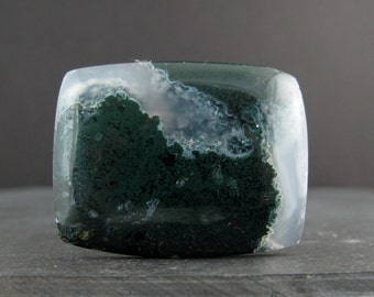 Green moss agate cabochon S7042
