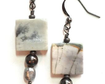 Natural stone hanging earrings