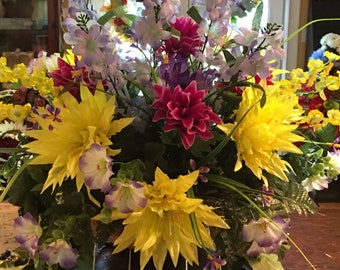 Memorial cemetery saddle • cemetery flowers • cemetery arrangements • cemetery saddle • grave flowers • cemetery saddle basket