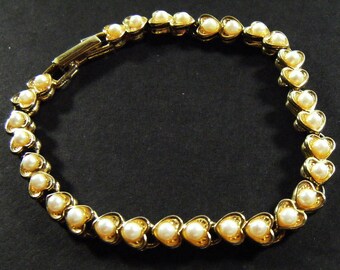 Vintage 80's Heart Shaped Faux Pearl Bracelet