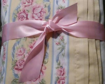 Vintage Two Full Flat and One Fitted Sheet/Shabby Chic/Cabbage Roses