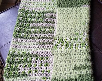 Mixed Fiber Throw in Greens