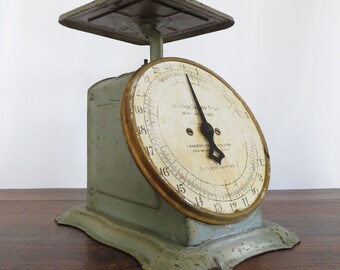 Shabby Vintage Columbia Family Kitchen Scale