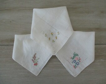 3 Vintage Handkerchiefs Embroidered Hankies Hanky Handkerchefs