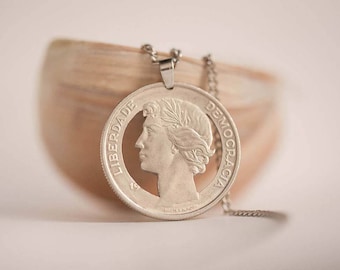 Portugal Cut Coin Necklace. 25Escudos, 1980-1986.
