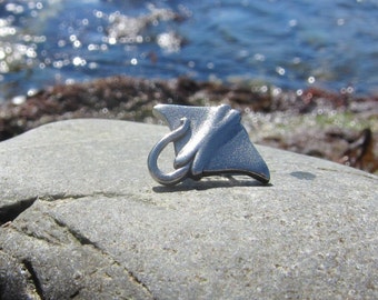 Stingray Lapel Pin- Aquarium, Marine, Ocean, and Sea Animal Pins