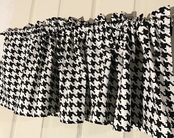 Black and white houndstooth winter curtain valance
