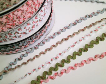 1 m printed Rickrack trim "Roses" 8 mm w Flowers