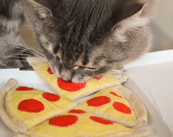 Catnip Pizza, pizza toy, pet lover gift, catnip toy, Organic Catnip, cotton toy - Price is for one Slice, Box also available