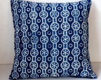 Square decorative pillow, cotton block print indigo and white, double fleece 3