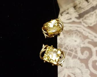 Vintage Confetti Lucite Clip On Earrings