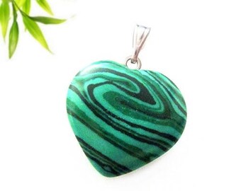 Silver plated heart pendant - malachite