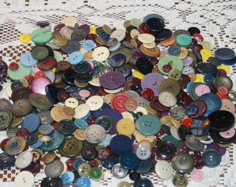 Vintage Bulk Over 10 oz 400 Mix Colored Buttons 3/8 to 1 1/16" Lot 1887