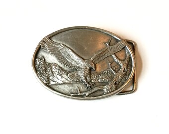 Vintage Siskiyou metal belt buckle Eagle in flight 80s