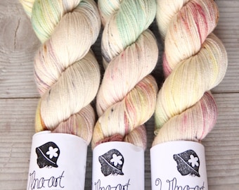 Morning dew - Hand Dyed Yarn,Merino Wool 70, Silk 20, Cashmere 10, DELUXE Wool, ocher, red, pink, green, Fingering Weight, Knitting Supplies