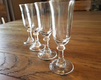 Vintage 1 Ounce Cordial Aperitif or Liqueur Glasses / Set of Four Clear Glassware / Elegant Retro Barware