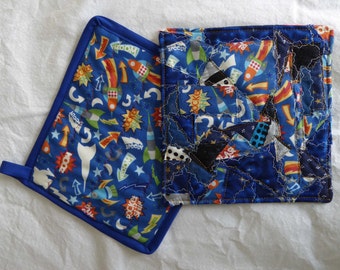 Rocket Ship Pot Holders (2)