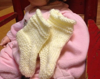 Pale yellow newborn hat & booties