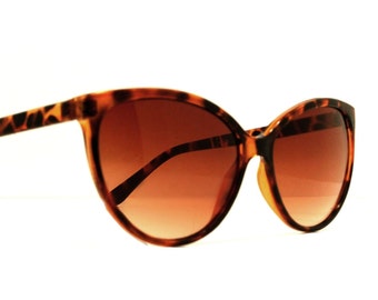 Vintage Tortoise Shell Cat Eye Sunglasses - ala Twin Peaks Laura Palmer early 1990s