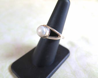 Sterling silver and Pearl Rind Size 6.75