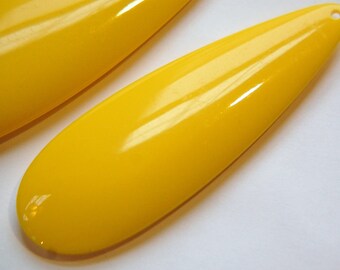 Vintage Acrylic Yellow Teardrop Pendants LG (2) pnd145A