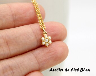 Pearl Necklace, Pearl Flower Necklace, Tiny White Pearl Necklace, Tiny Pearl Flower Necklace, Tiny Pearl Charm Necklace, Pearl Jewelry