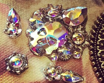 Tribal bindi of Swarovski crystals, Swarovski bindi, ATS bindi, skull bindi, face jewels, tribal fusion bindi