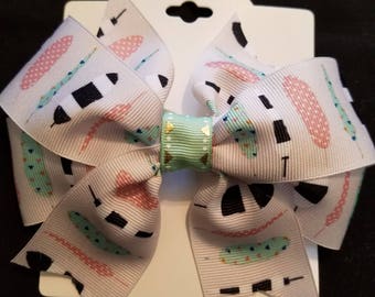 Mint green and pale pink feather bow.