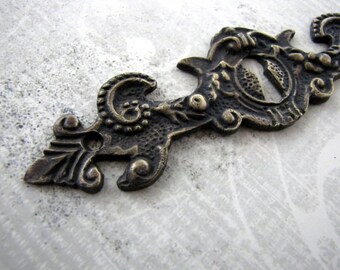 Batavia Antique Style Horizontal Brass Keyhole Escutcheon